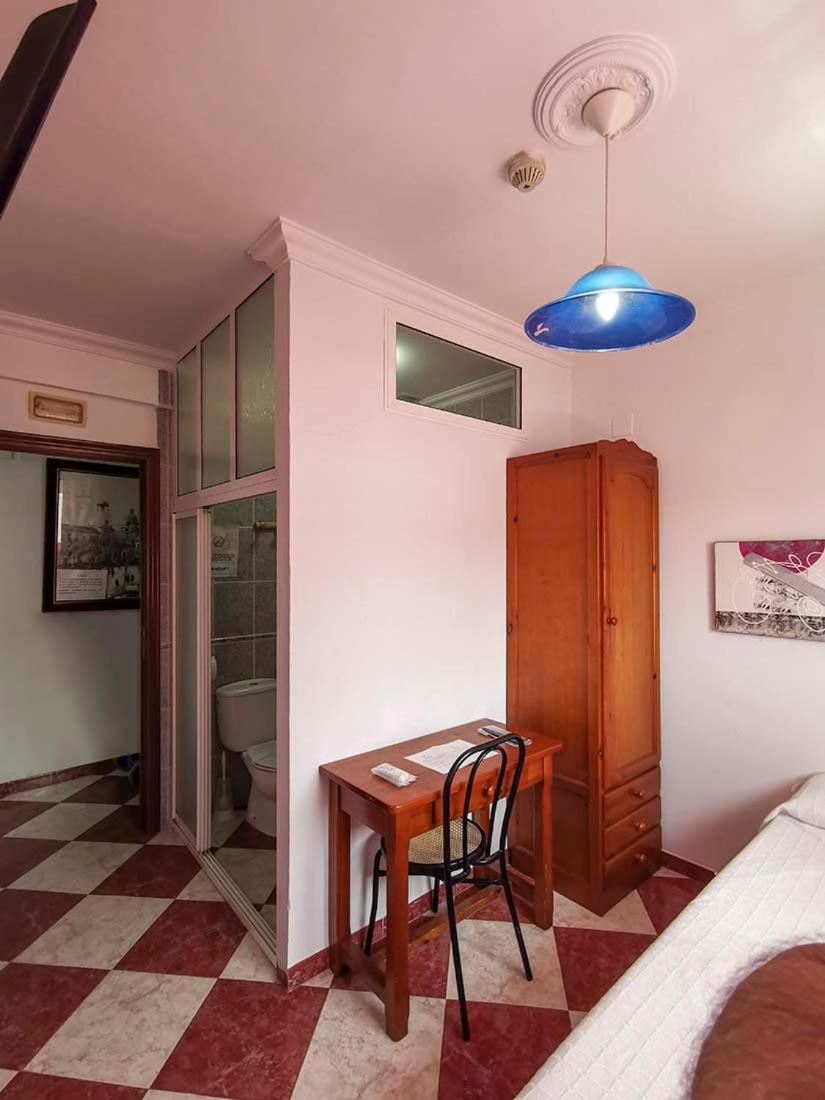 Pension Hidalgo 1 Utrera Exterior photo